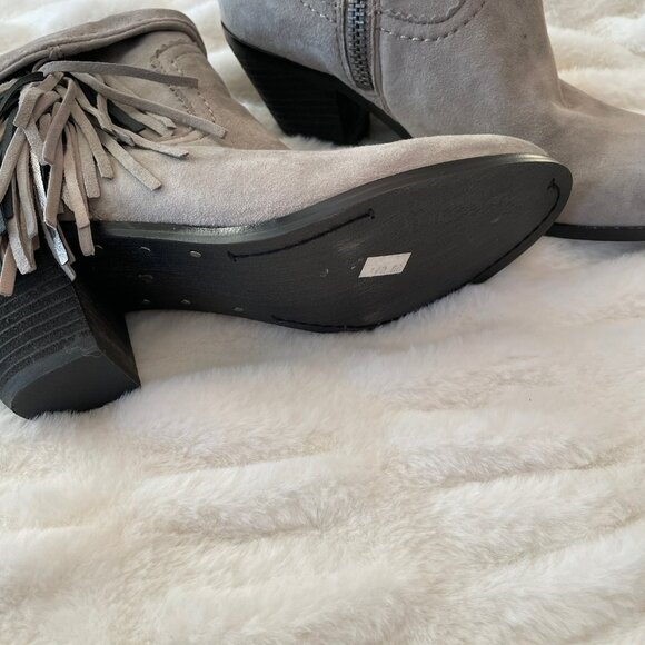 booties - Picture 2 of 6